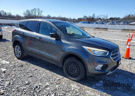 2017 Ford Escape Se z USA, uszkodzony, nr VIN 1FMCU9GD8HUD80817